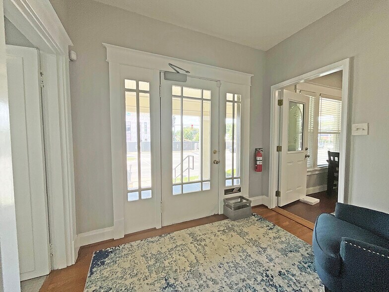 More Photos Of 1216 S Broadway, Lexington Office For Lease