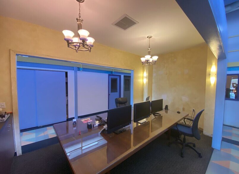 More Photos Of 77 Gazza Blvd, Farmingdale Showroom For Sale