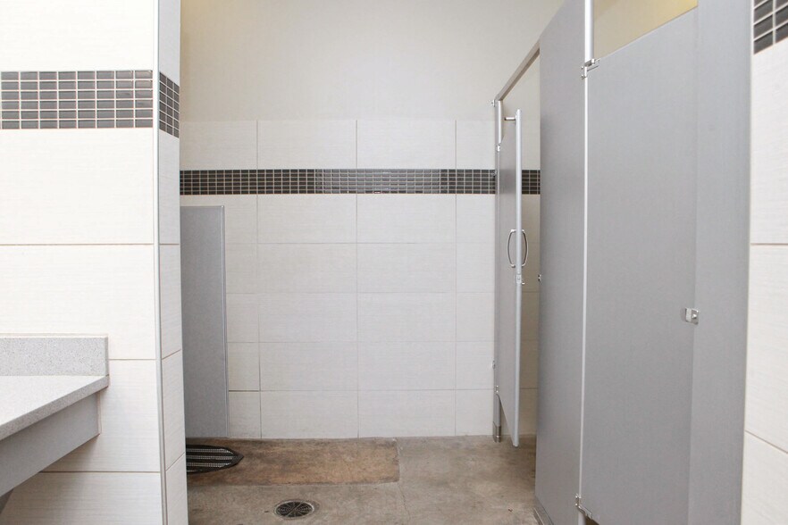 More Photos Of 817 E 4th St, Tulsa Showroom For Sale