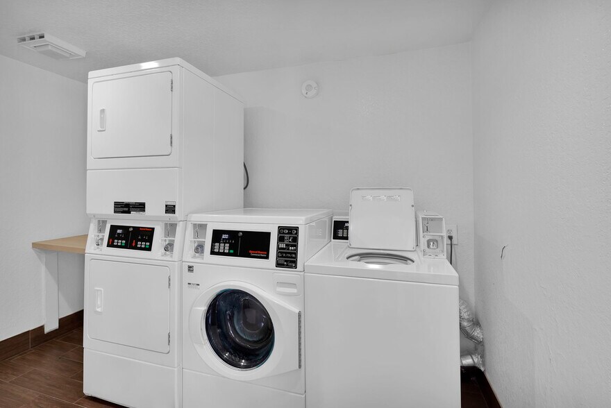 More Photos Of 8285 Dix Ellis Trl, Jacksonville Hotel For Sale