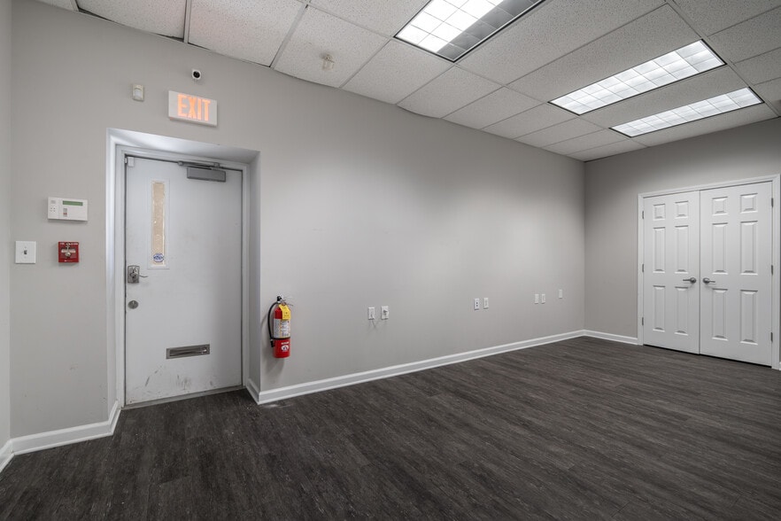 More Photos Of 2370 Justin Trl, Alpharetta Light Manufacturing For Sale