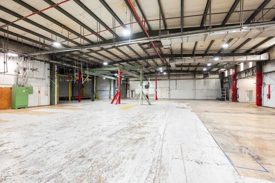 More Photos Of 221 Fabritek Dr, Columbus Manufacturing For Sale