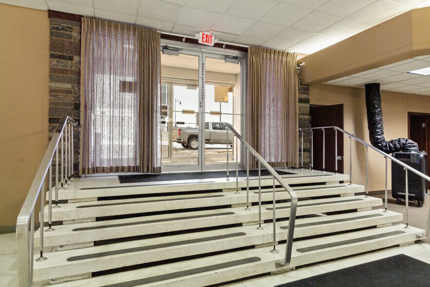 More Photos Of 17 1st Ave SW, Minot Bank For Sale