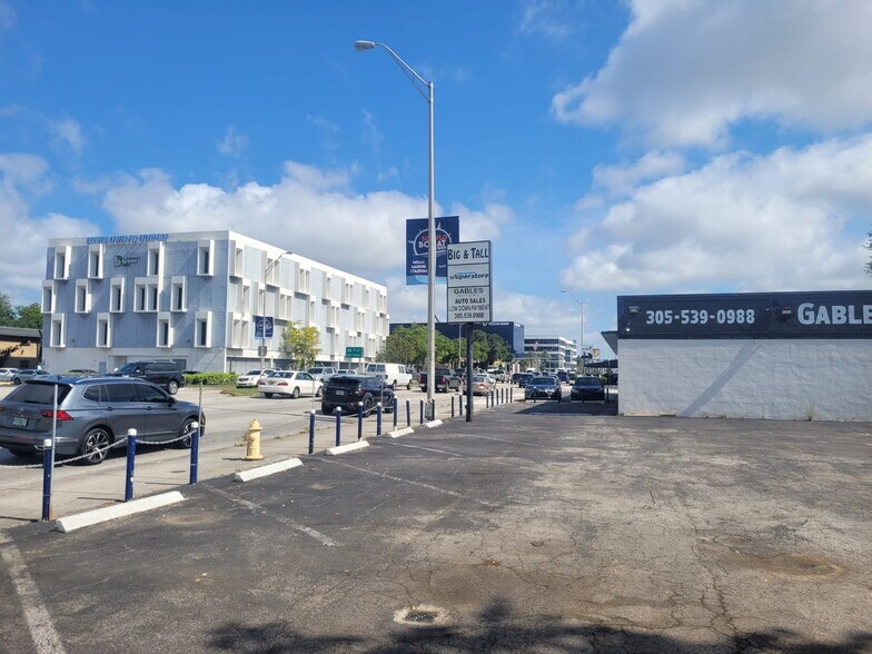 More Photos Of 475-487 Le Jeune Rd, Miami Unknown For Lease