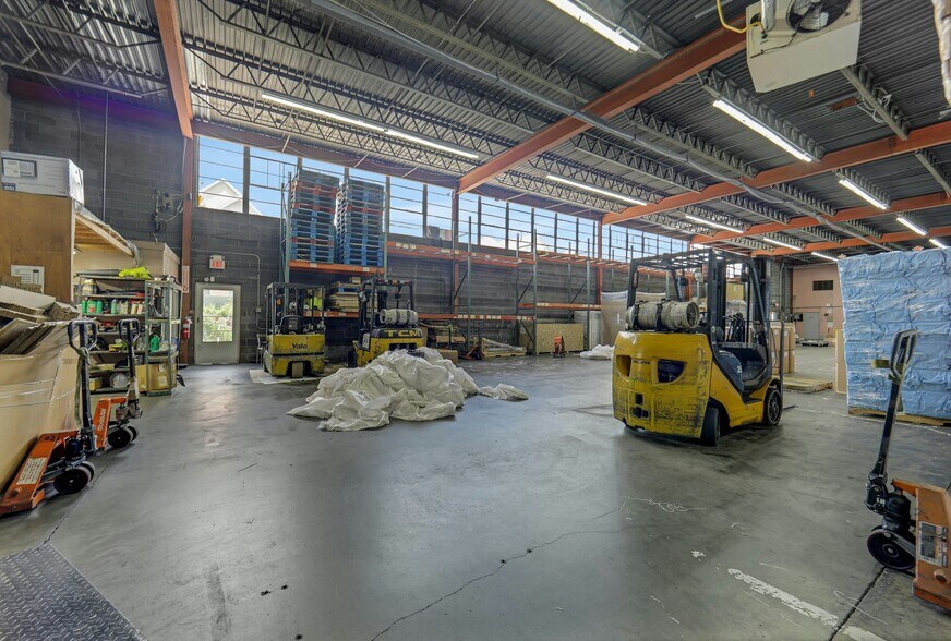 More Photos Of 370 Bergen Ave, Kearny Warehouse For Lease