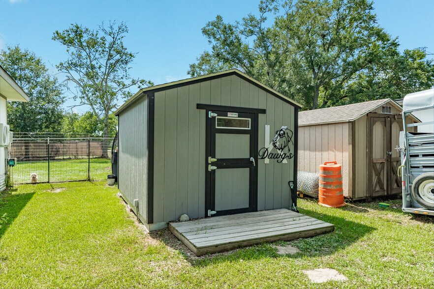 More Photos Of 2230 Nancy St, Alvin Specialty For Sale