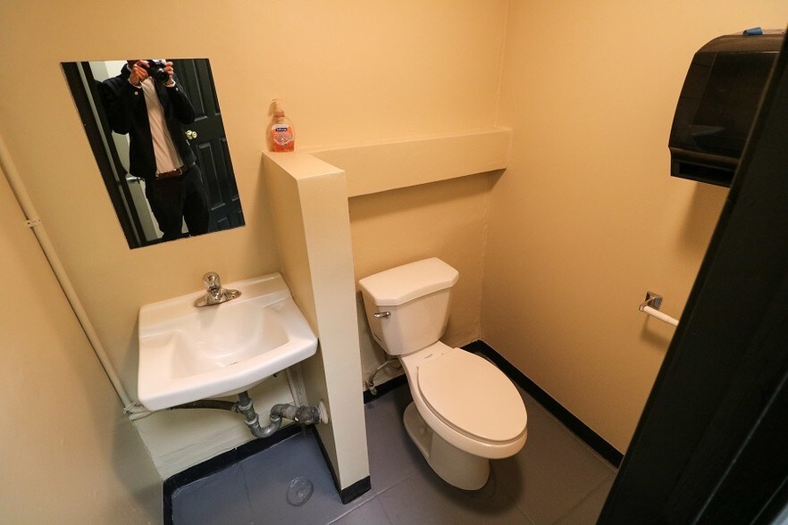 More Photos Of 160-166 W Pico Blvd, Los Angeles Apartments For Sale