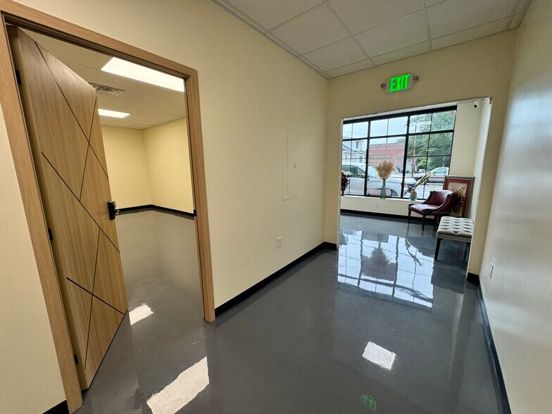 More Photos Of 110 Main St., Alexander City Loft Creative Space For Lease