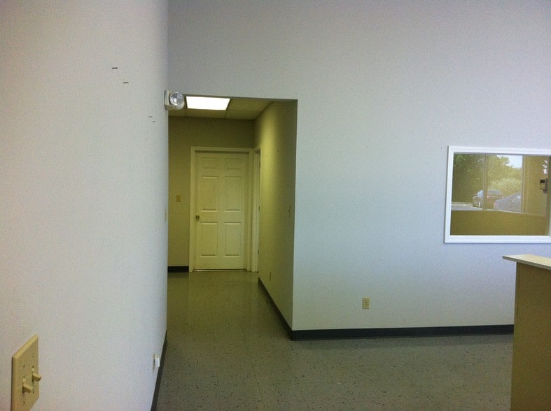 More Photos Of 226 Peterson Dr, Elizabethtown Warehouse For Lease