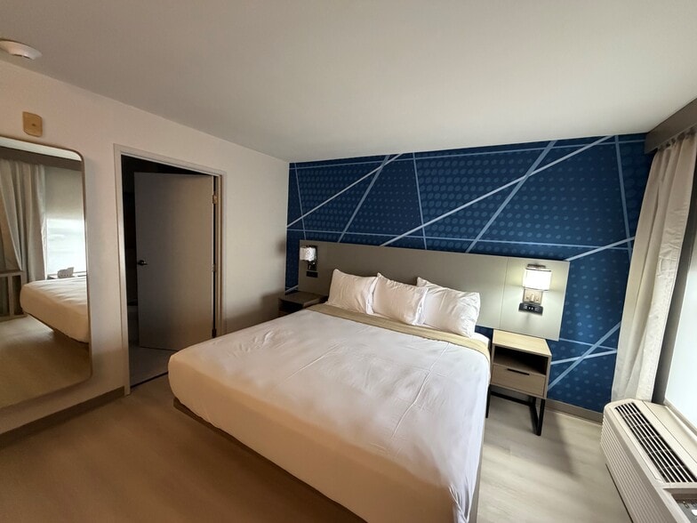 More Photos Of 16900 Halsted St, Harvey Hotel For Sale