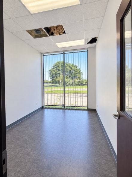 More Photos Of 11519 S Petropark Dr, Houston Warehouse For Sale