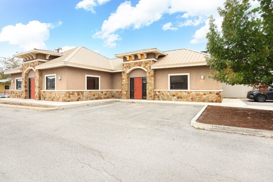 More Photos Of 8860 Oakland Rd, San Antonio Office For Sale