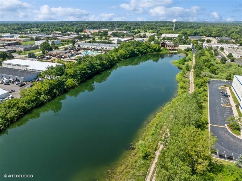 More Photos Of 22221 N Pepper Rd, Lake Barrington General Retail For Sale