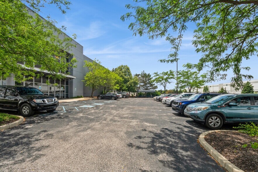 More Photos Of 2151-2155 Airwest Blvd, Plainfield Distribution For Lease