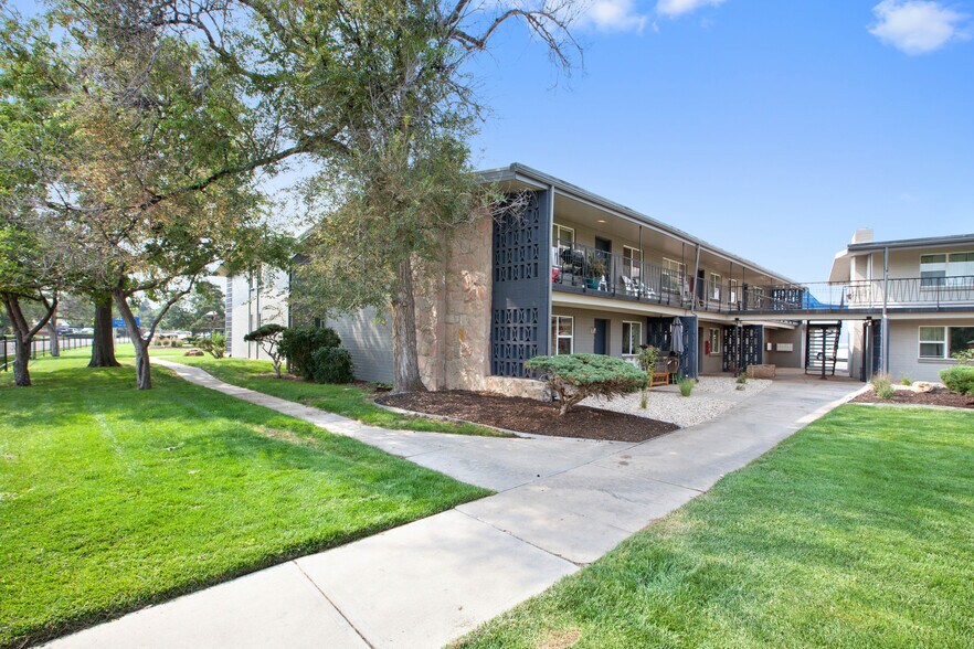 Primary Photo Of 146 Del Mar Cir, Aurora Apartments For Sale