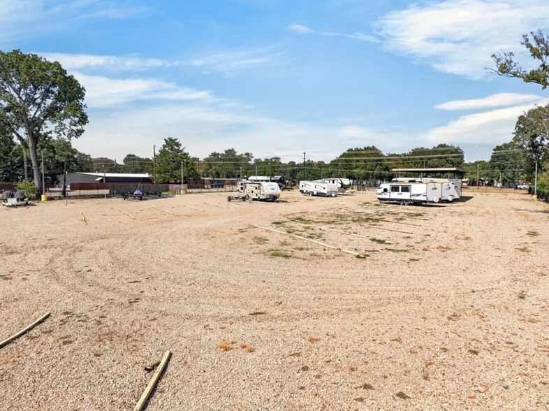 More Photos Of 1204 N Tool Dr, Tool Trailer Camper Park For Sale