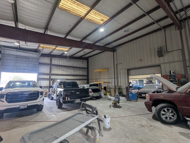 More Photos Of 5320 W Parkway St, Groves Industrial For Sale