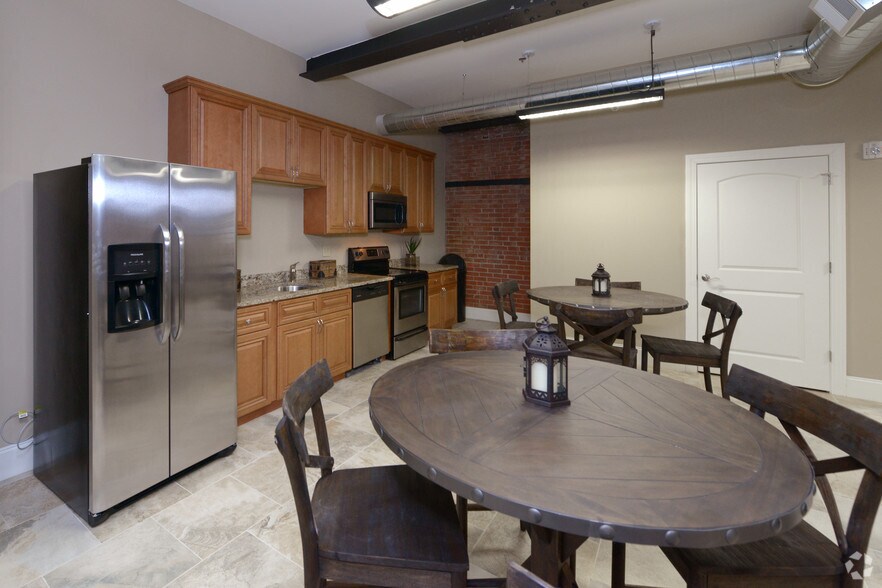More Photos Of 12 Eagle St, Providence Apartments For Lease