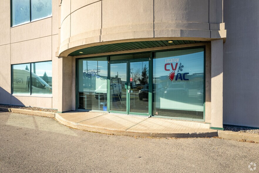 More Photos Of 4000 Boul Le Corbusier, Laval Office For Sale