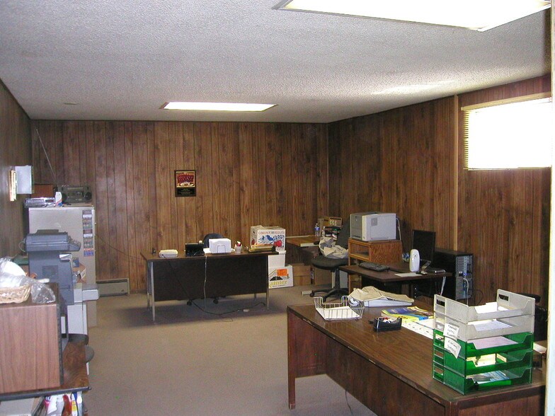 More Photos Of 2203-2205 W Main St, Farmington Distribution For Lease