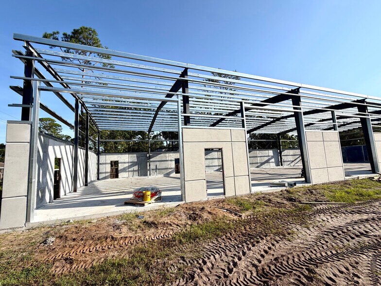 More Photos Of 2725 Hibiscus Dr, Edgewater Warehouse For Lease