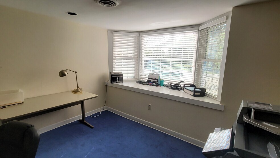 More Photos Of 101 Chapman St, Greenville Office For Sale