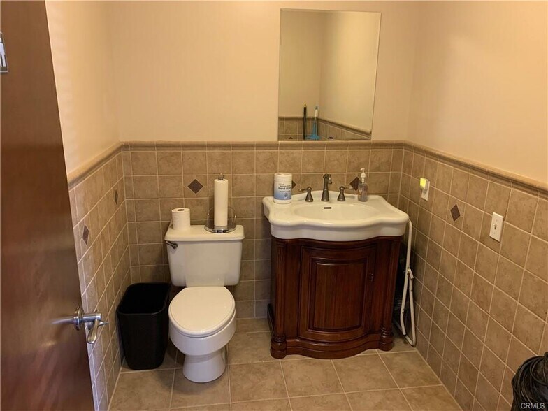 More Photos Of 503-511 E Route 66, Glendora General Retail For Lease