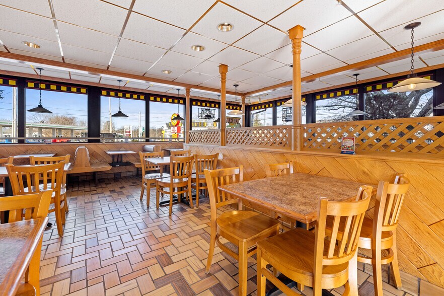 More Photos Of 733 Bedford St, Whitman Restaurant For Sale