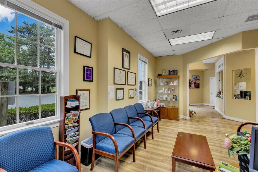More Photos Of 1330 Phinney's Ln, Hyannis Medical For Sale