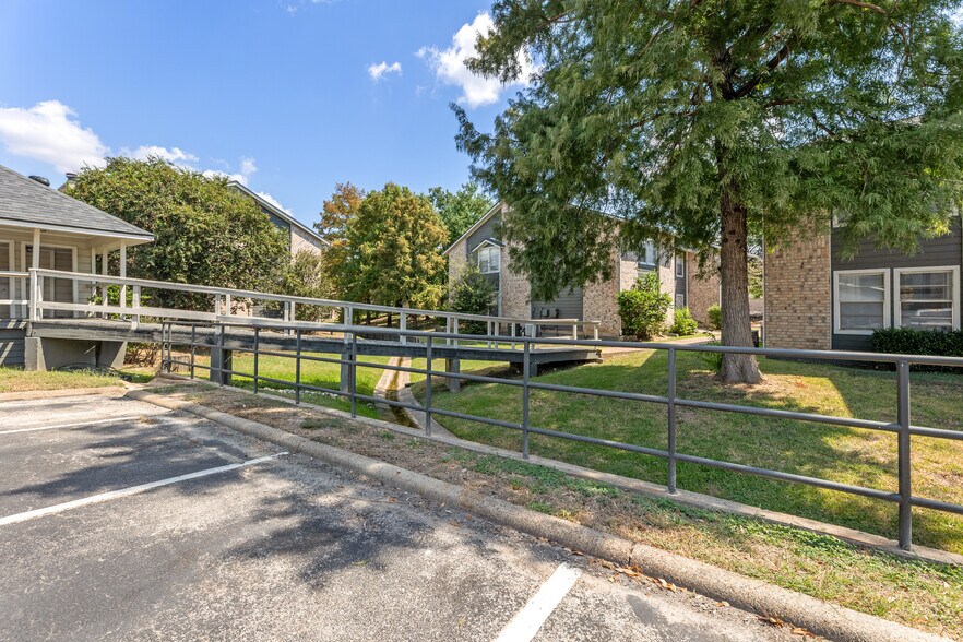 More Photos Of 1000 E University Dr, College Station Apartments For Sale