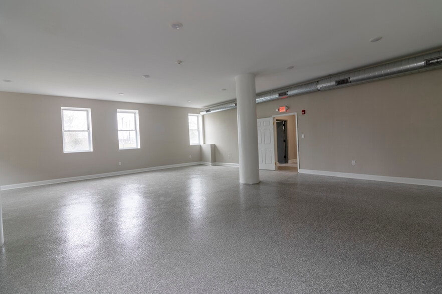 More Photos Of 2613 W Hunting Park Ave, Philadelphia Light Distribution For Lease