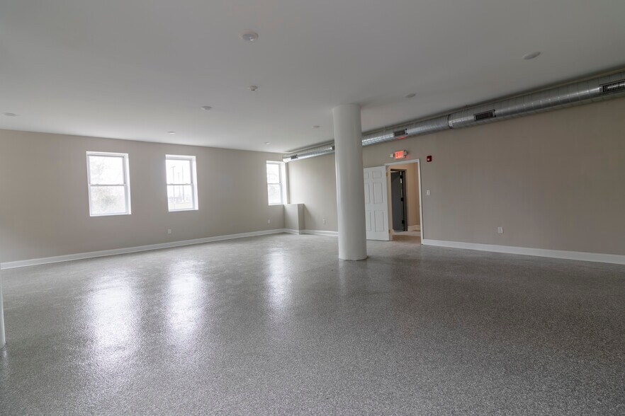 More Photos Of 2613 W Hunting Park Ave, Philadelphia Light Distribution For Lease