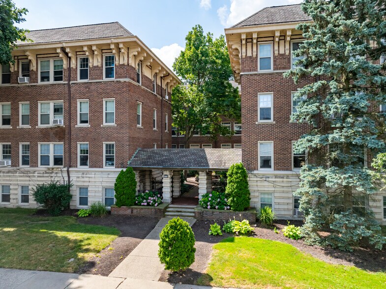 Primary Photo Of 218 Twin Oaks Rd, Akron Apartments For Sale