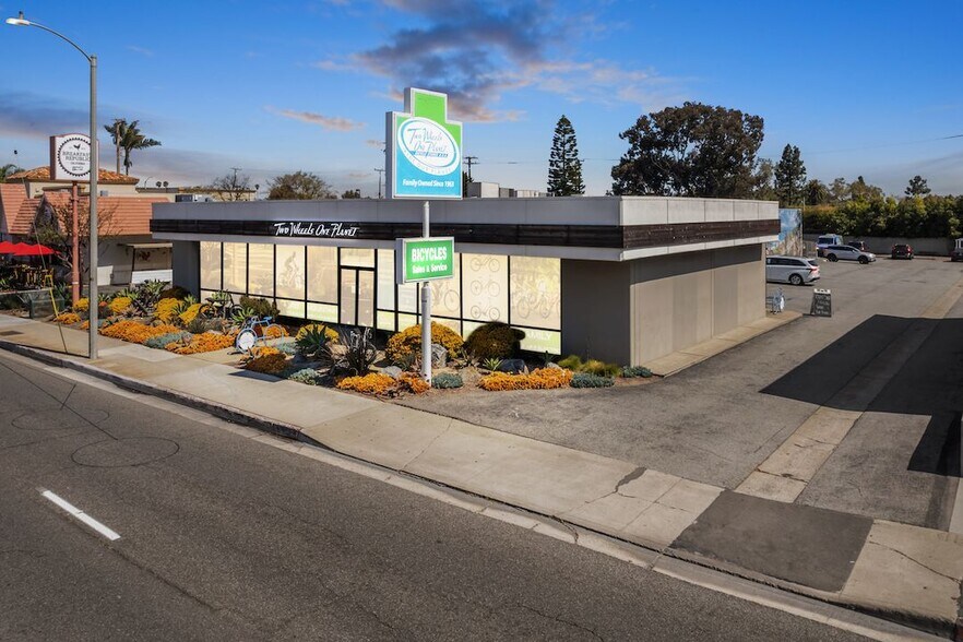 More Photos Of 420 E 17th St, Costa Mesa Freestanding For Lease