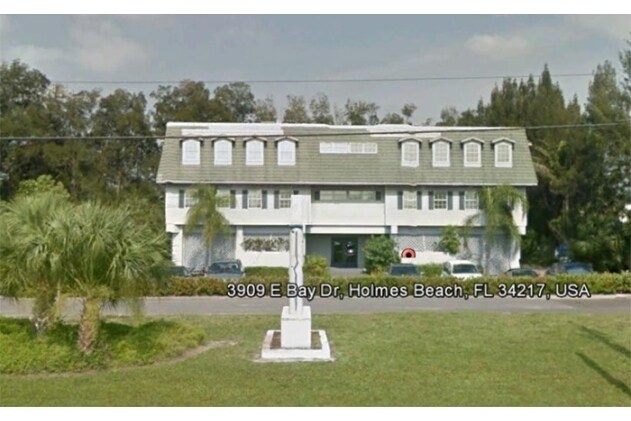 More Photos Of 3909 E Bay Dr, Holmes Beach Medical For Lease