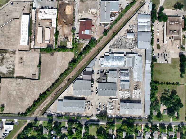 More Photos Of 301 Pleasant Dr, Dallas Warehouse For Lease