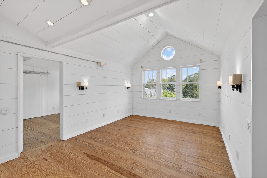 More Photos Of 208 St Marys St, Raleigh Loft Creative Space For Lease