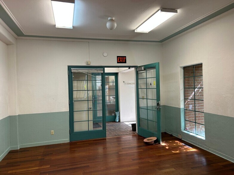More Photos Of 1943 Park Blvd, Oakland Office For Sale