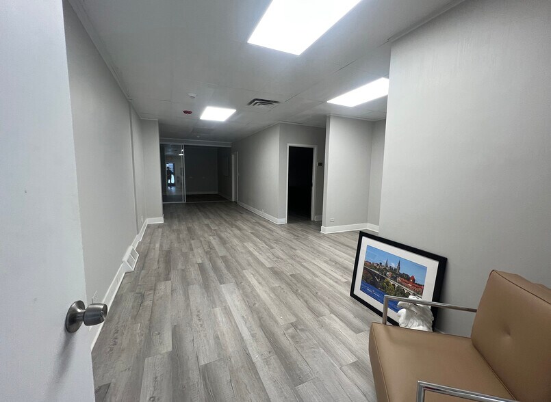 More Photos Of 119 Bond St, Elk Grove Village Warehouse For Lease