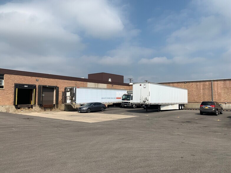 More Photos Of 1031 S Noel Ave, Wheeling Manufacturing For Sale