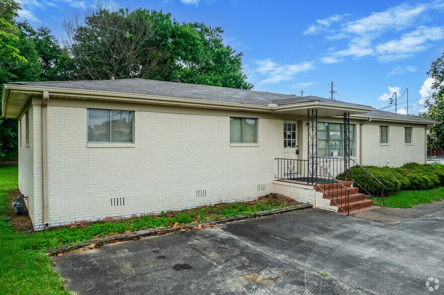 More Photos Of 1401 Thompson Cir, Gardendale Office For Sale
