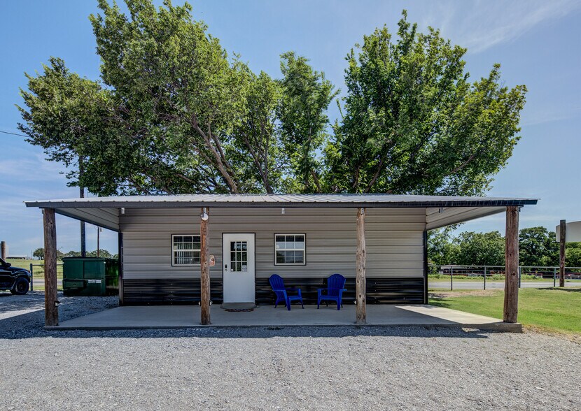 More Photos Of 817 FM 1810, Decatur Trailer Camper Park For Sale