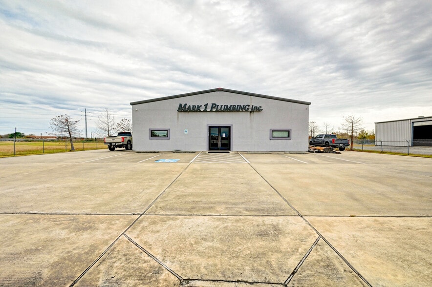 Primary Photo Of 1070 N Pine Rd, Texas City Light Distribution For Sale