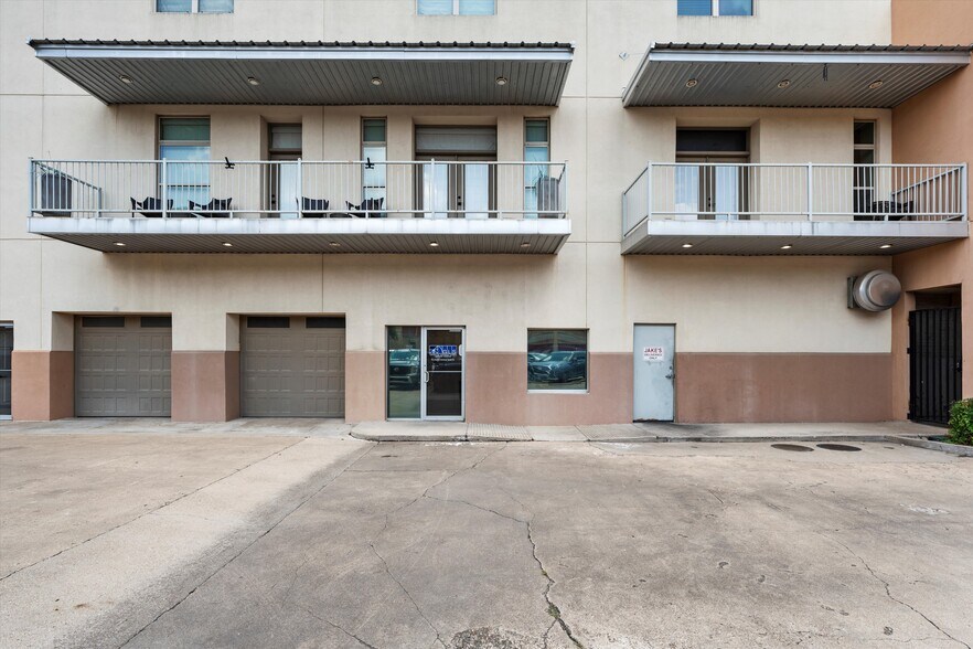 Primary Photo Of 613 Austin Ave, Waco Storefront Retail Office For Sale