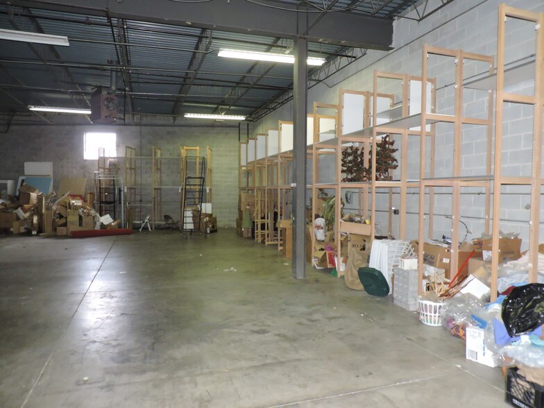 More Photos Of 158-176 N Brandon Dr, Glendale Heights Warehouse For Sale