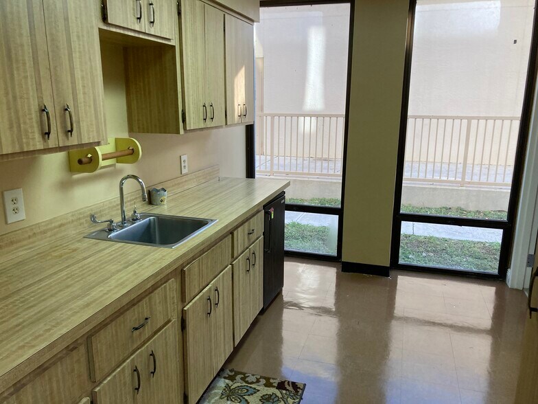 More Photos Of 2215 Nebraska Ave, Fort Pierce Medical For Lease