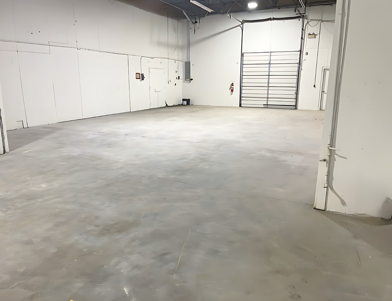 More Photos Of 2737-2749 W California Ave, Oklahoma City Warehouse For Lease