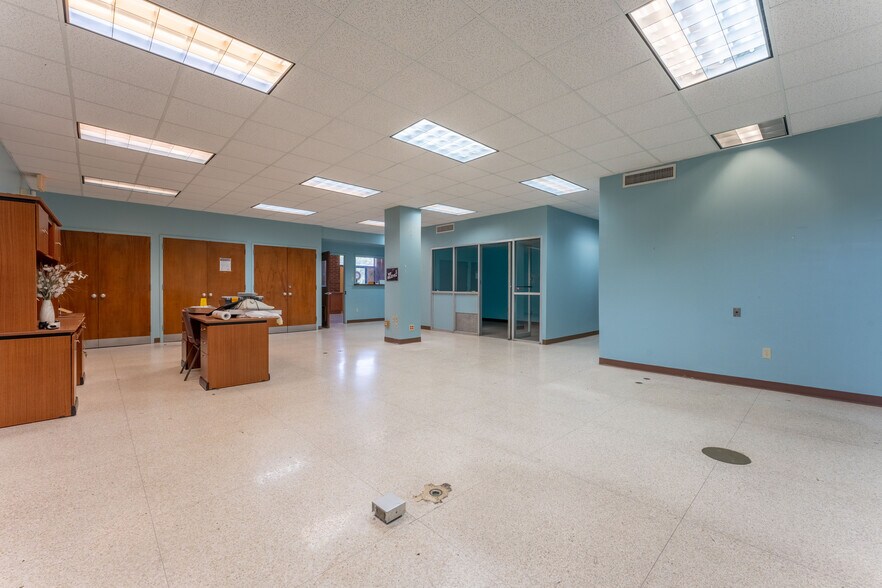 More Photos Of 7370 Chef Menteur Hwy, New Orleans Lodge Meeting Hall For Sale