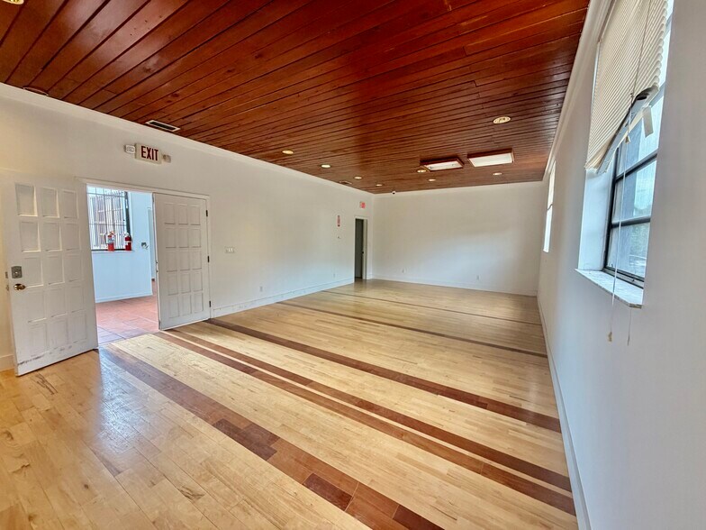More Photos Of 3090 SW 8th St, Miami Freestanding For Lease