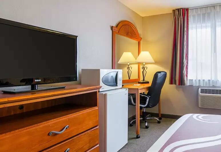 More Photos Of 730 E Jennifer Ln, Sidney Hotel For Sale